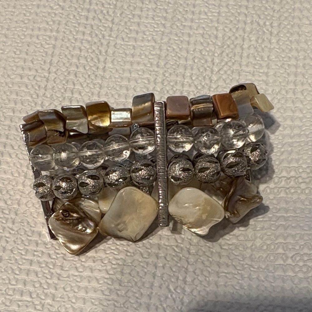 Elegant Raw Mother of Pearl Beaded stretch Bracelet - Picture 4 of 5